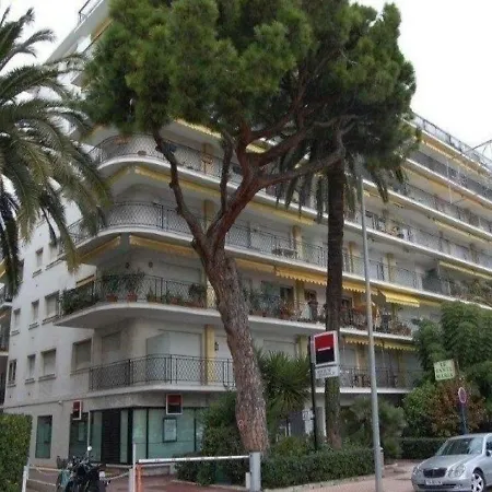 Апартаменти 3pavec Terrasse Proche Plages Et Centre 1 *